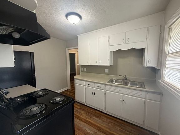 5th image of 5007 Higgins St