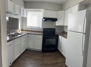 712 Cottonwood Ln #712, Newton, KS 67114