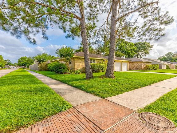 2nd image of 2799 Wood Hollow Dr