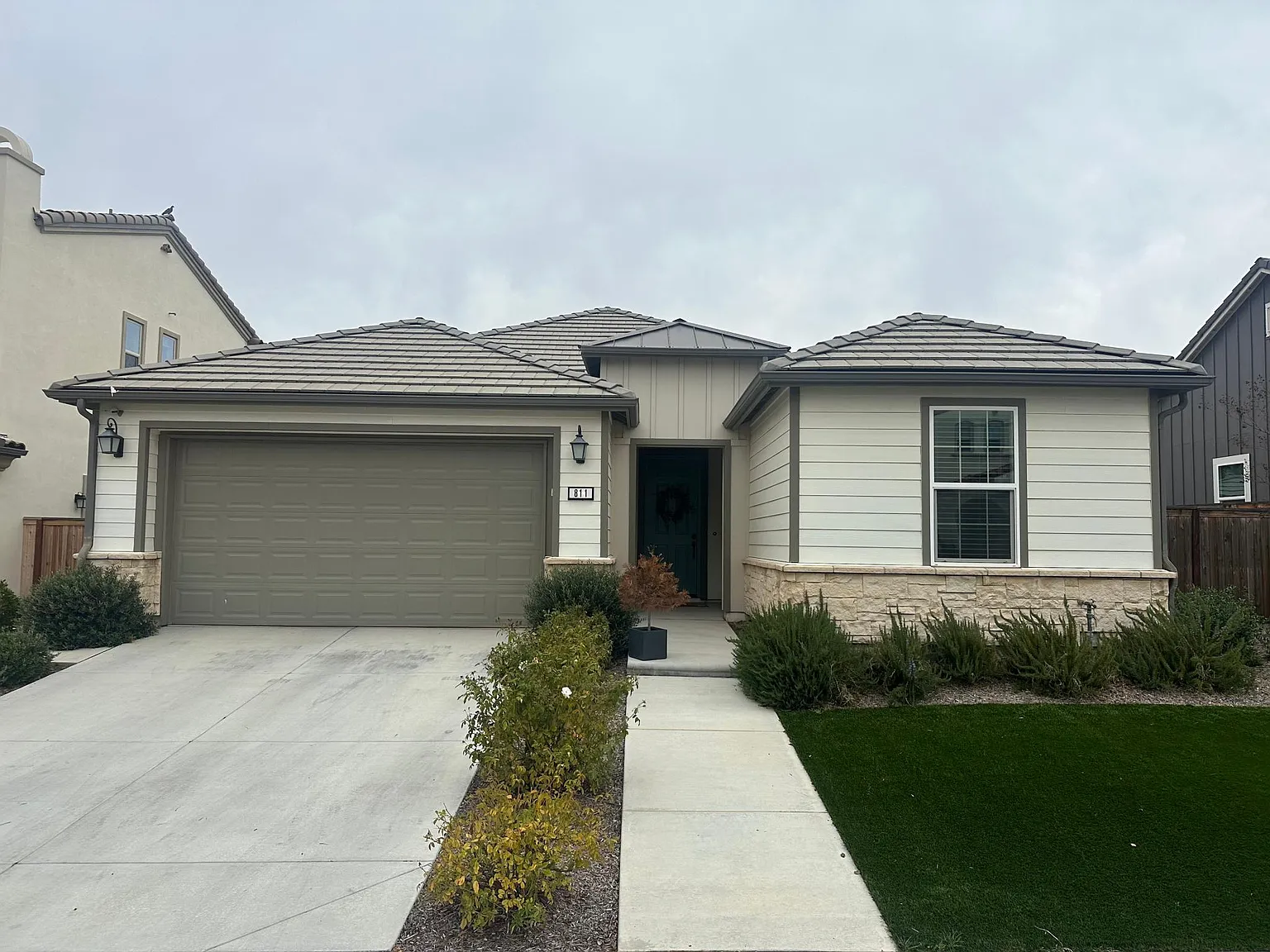 811 Ridgebank Ave — Photo 2