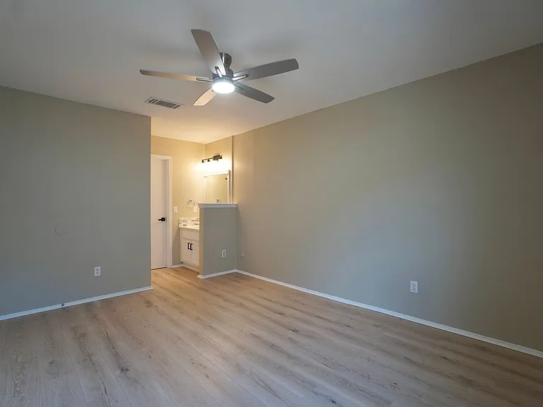 508 Greenlawn Blvd — Photo 16