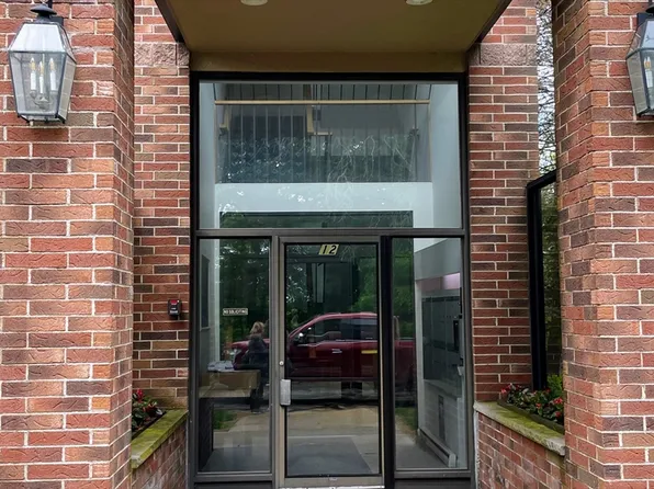 12 Ledgewood Way APT 1, Peabody, MA 01960