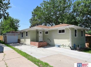 7041 Holdrege St, Lincoln, NE 68505