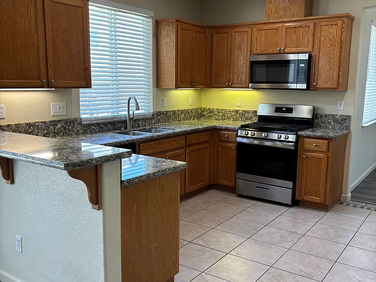 1543 Cole Ln — Photo 5
