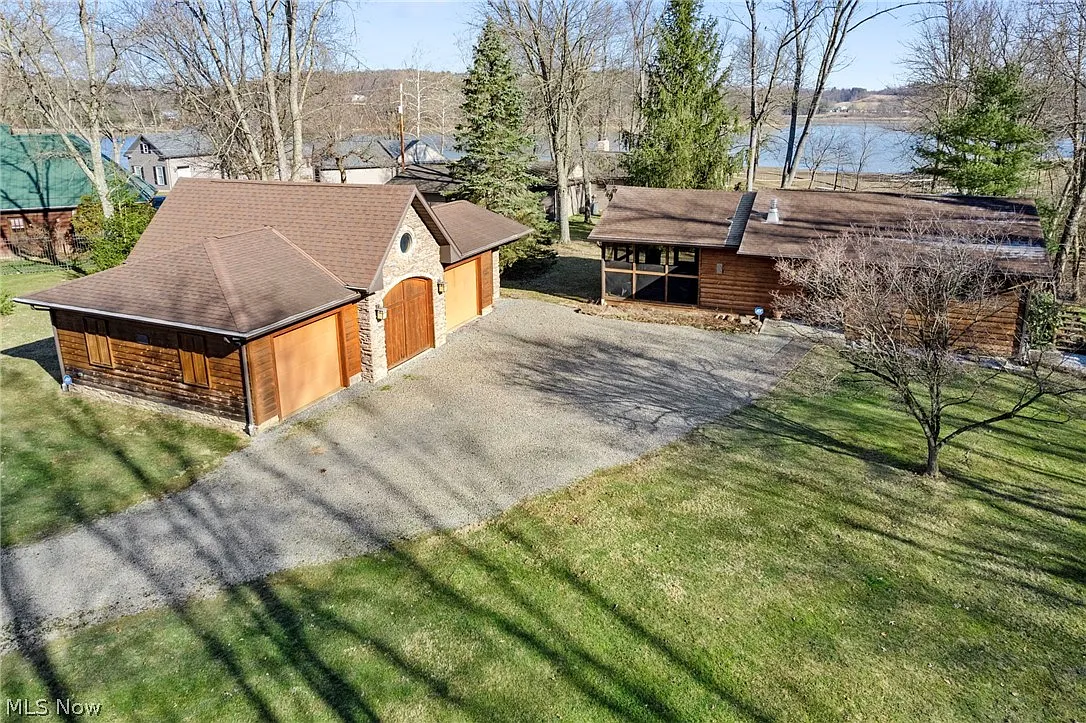 2016 Lakewood Rd SW photo 1