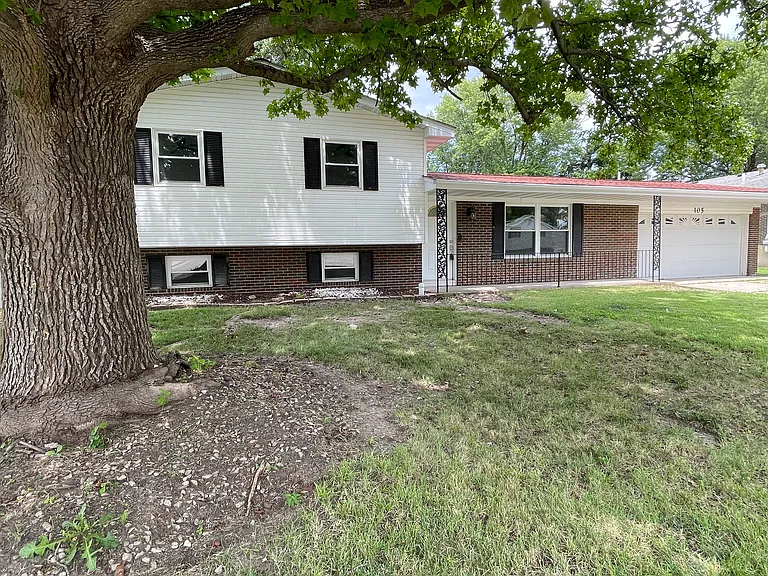 105 Chateau Dr — Photo 1