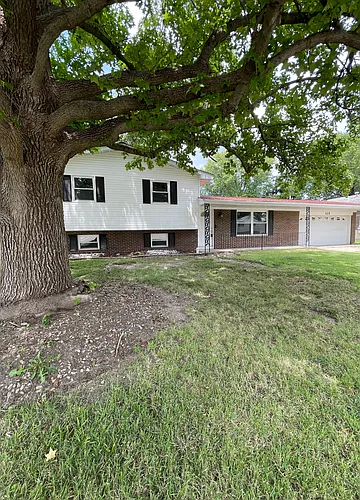 105 Chateau Dr Photo 1