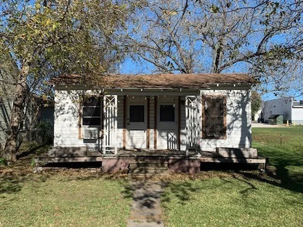 413 N Avenue F, Shiner, TX 77984