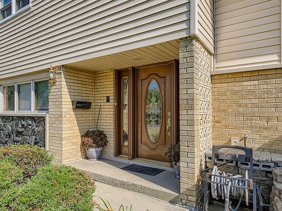 3rd image of 95 Jeffery Ln