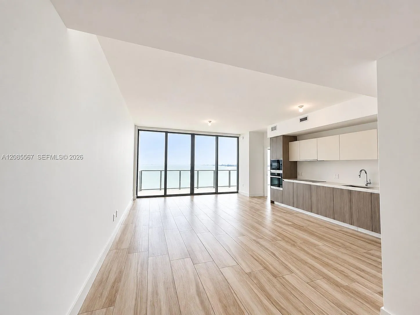 2 bed, 2.5 bath, 1180 sqft, $6,200 — Photo 3