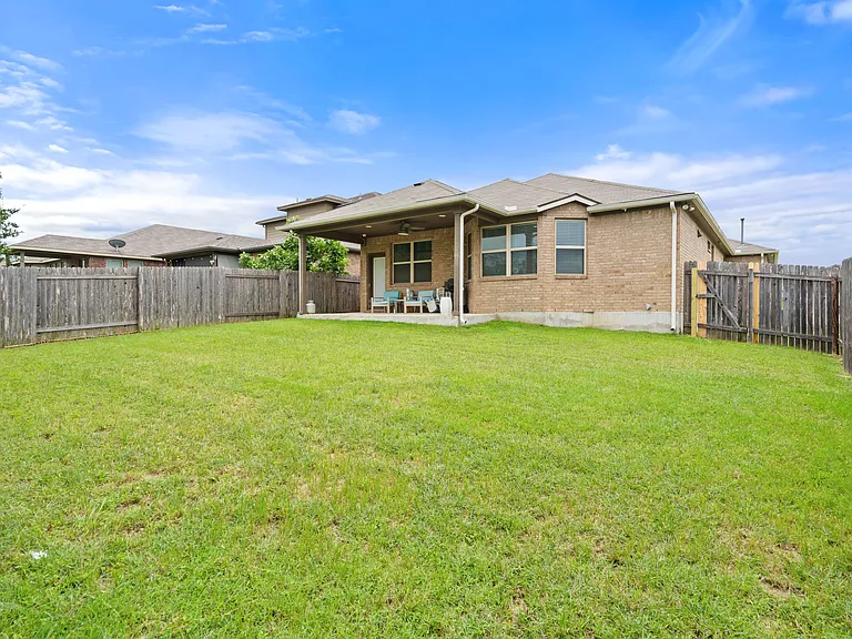 928 Myrna Bnd — Photo 27