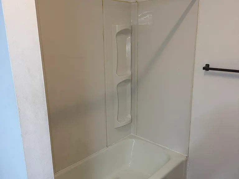 417 Mortimer St — Photo 14