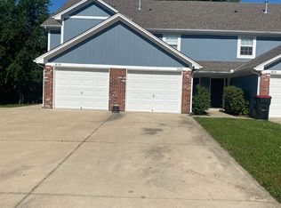 3836 SW Harbor Dr, Lees Summit, MO 64082