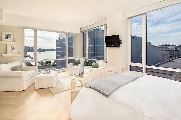 Sold by Compass | media 18