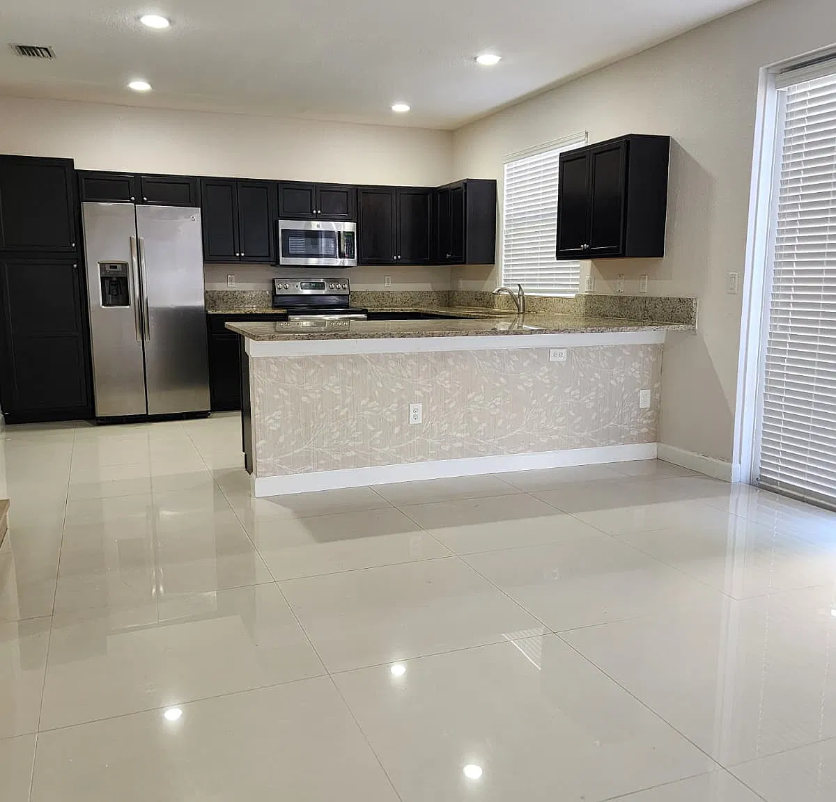 4 bed, 3162 sqft, $4,000 — Photo 3