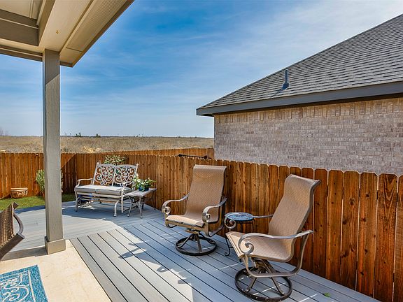 5th image of 622 Juneau St