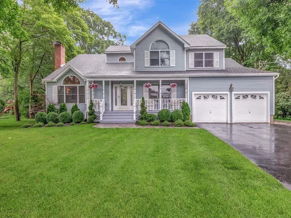 87 Astor Avenue, Saint James, NY 11780
