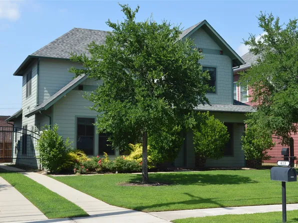 613 E Wall St, Grapevine, TX 76051