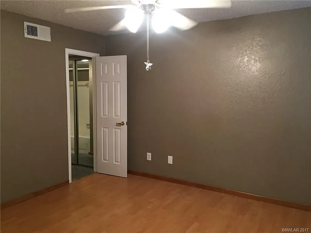 2 bed, 2.5 bath, 1150 sqft, $1,300 — Photo 4