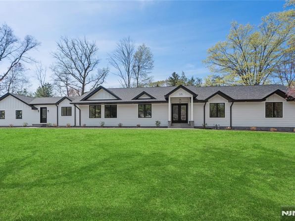 35 Stone Fence Rd, Allendale, NJ 07401