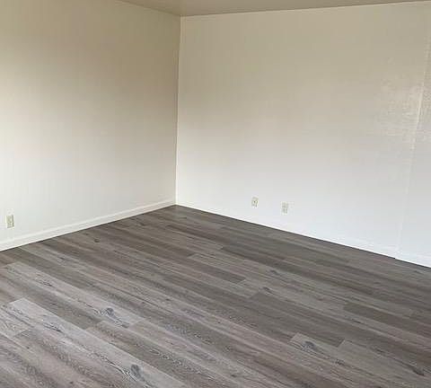 4th image of 224 Eastside Dr #6