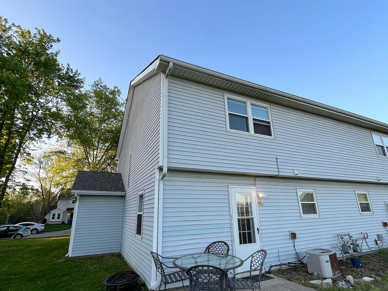 3 bed, 2.5 bath, 1360 sqft, $1,550 — Photo 2