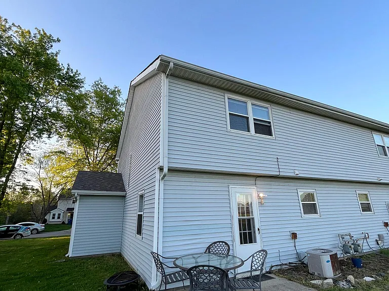 6643 Fairway Ave — Photo 2