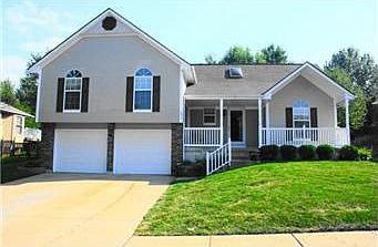 1st image of 604 NE Fox Trail Dr