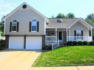 604 NE Fox Trail Dr, Blue Springs, MO 64014