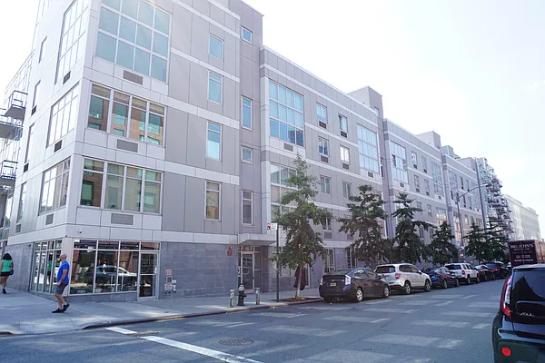 Rented by Rennit Inc. | media 40