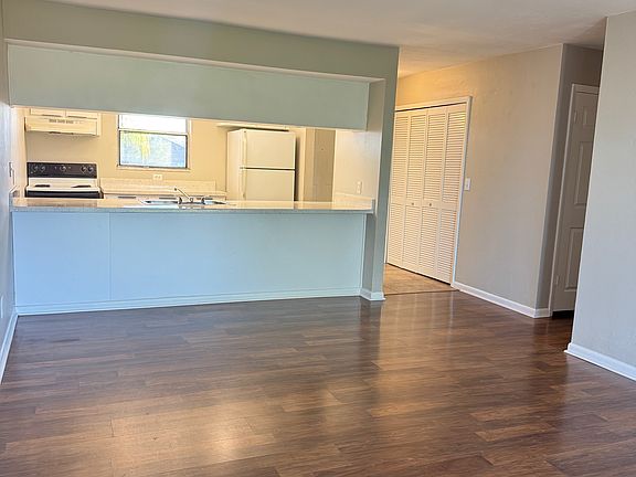 5th image of 2826 SE Santa Barbara Pl #201