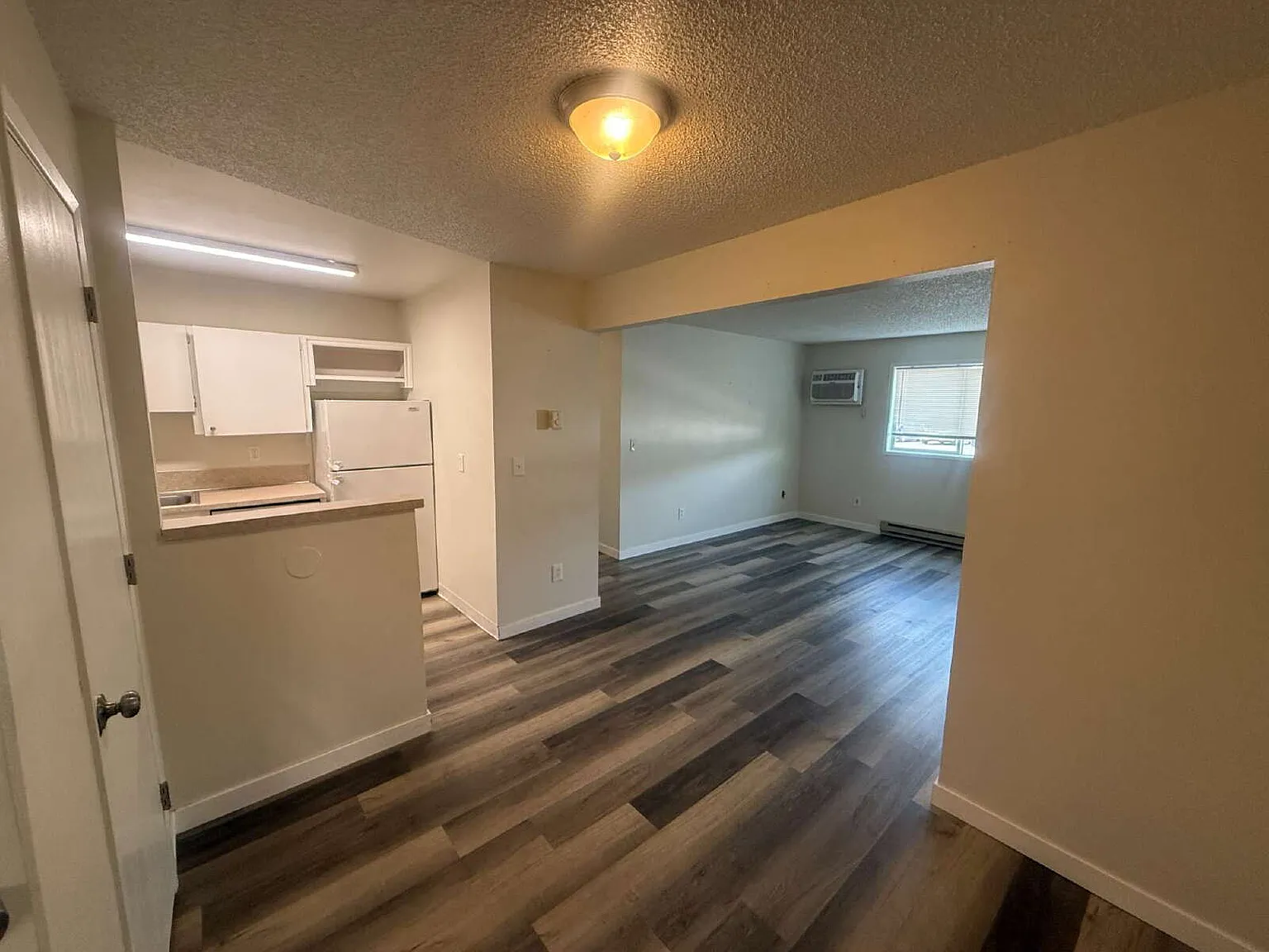 3 bed, 1.0 bath, $1,275 — Photo 1