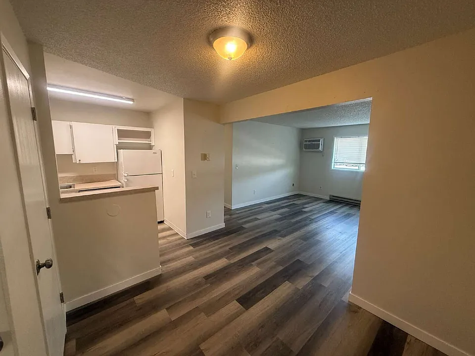 1000 NE 3rd St #10