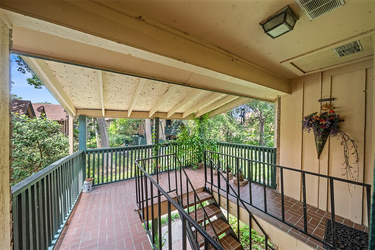 Building Photo - 8245 Kingsbrook Rd #236