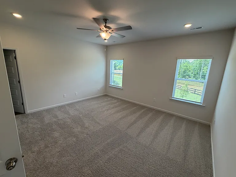 4913 Dresden Loop — Photo 21