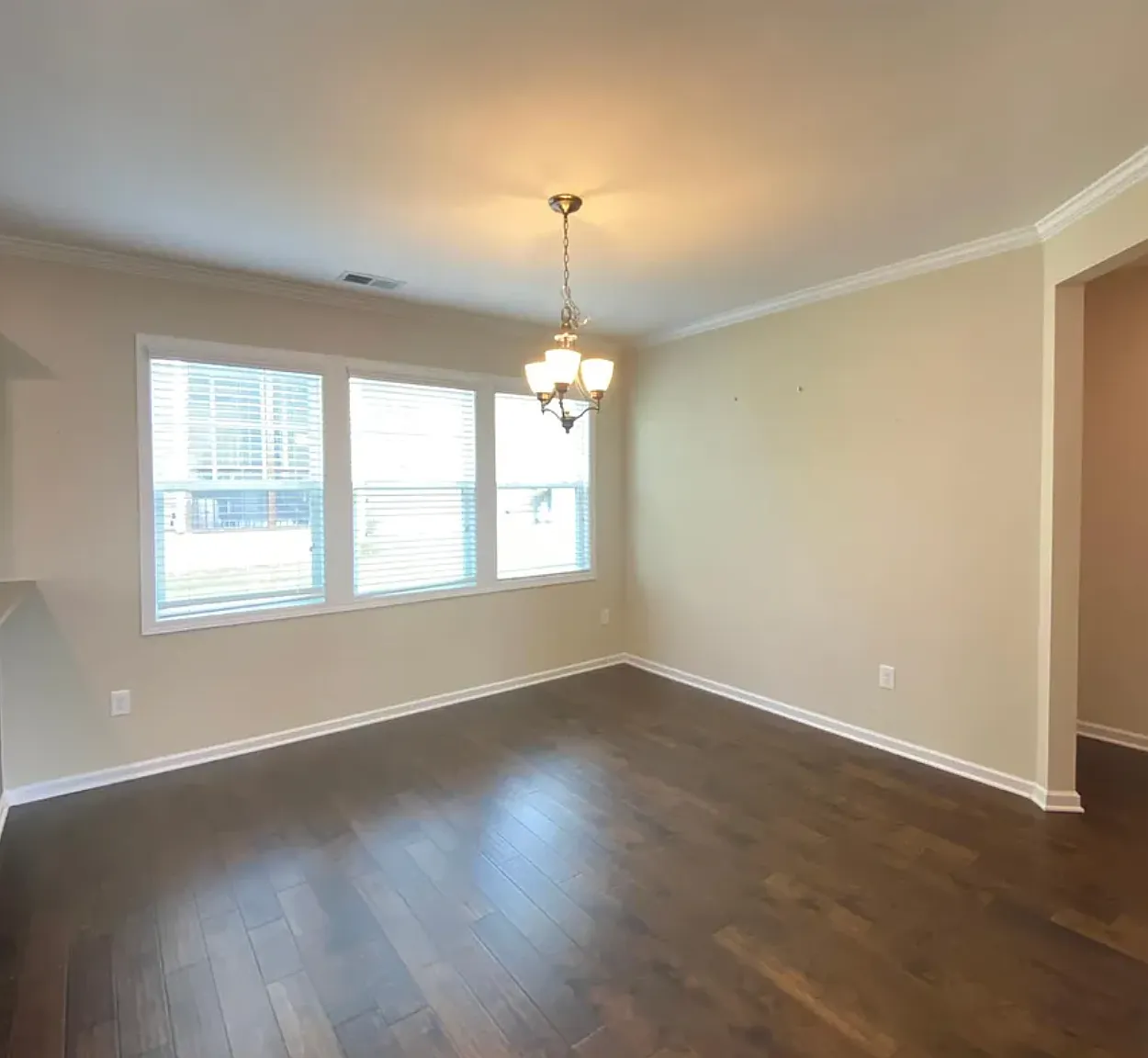 3 bed, 2.5 bath, 2168 sqft, $2,300 — Photo 3