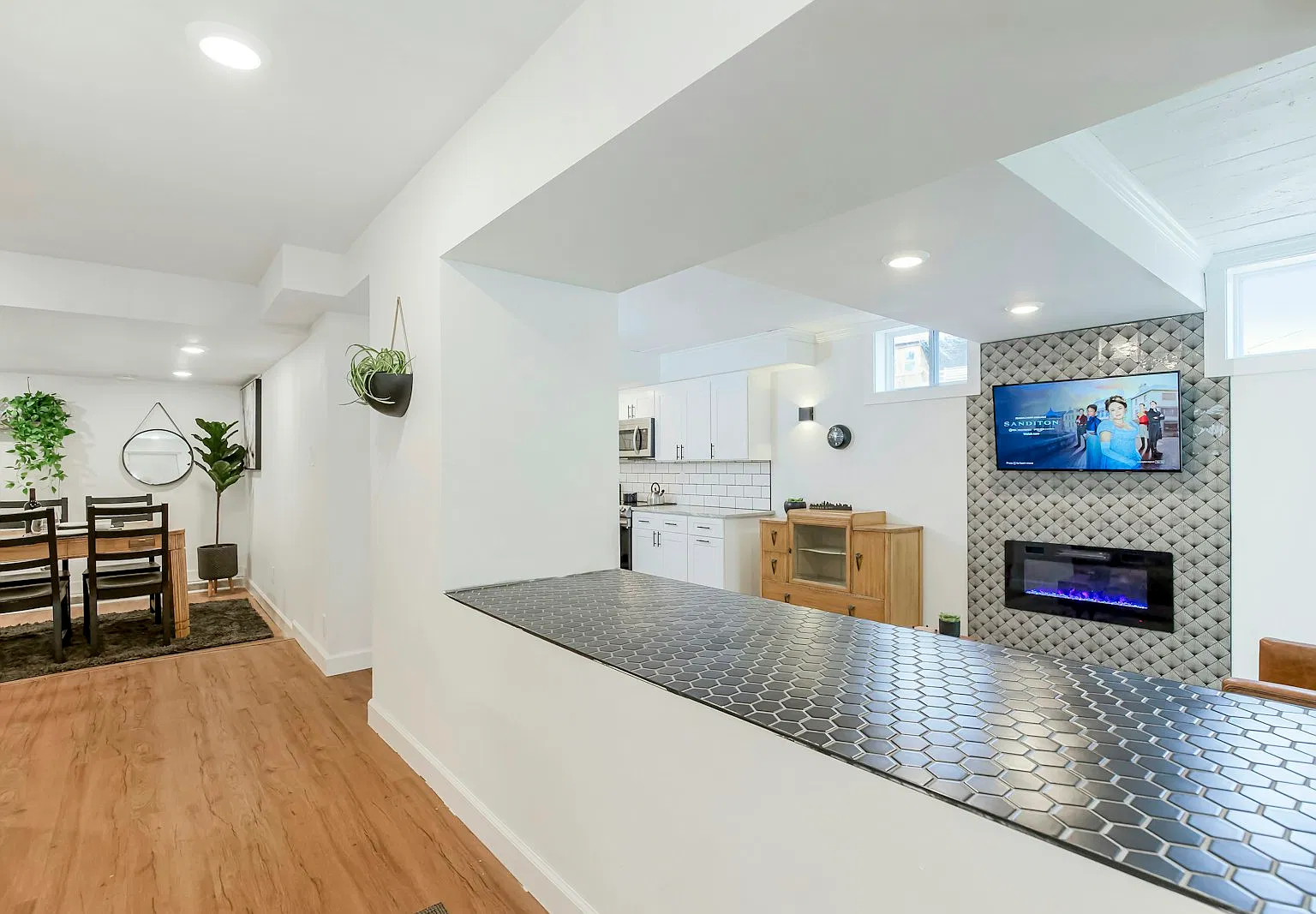 1820 West 38th Street, Unit Basement — Photo 4