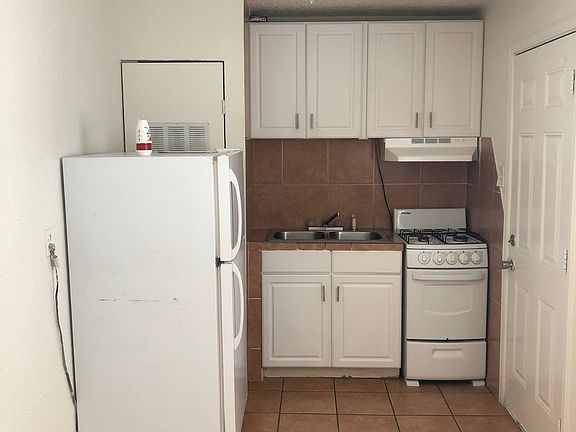3rd image of 8928 Lawson St #7