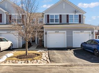 2925 Falling Waters Dr, Lindenhurst, IL 60046