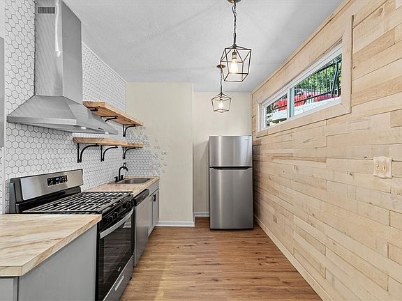 3rd image of 3253 Josephine St