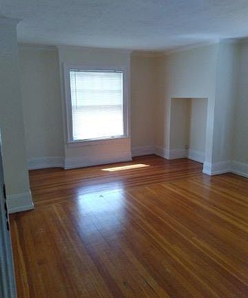 3rd image of 1530 N Cascade Ave #4