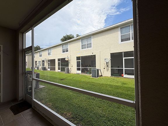 3rd image of 3570 High Hampton Cir