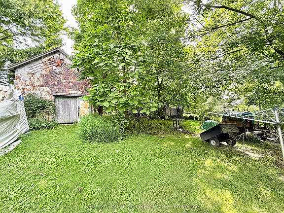 5th image of 240 King St