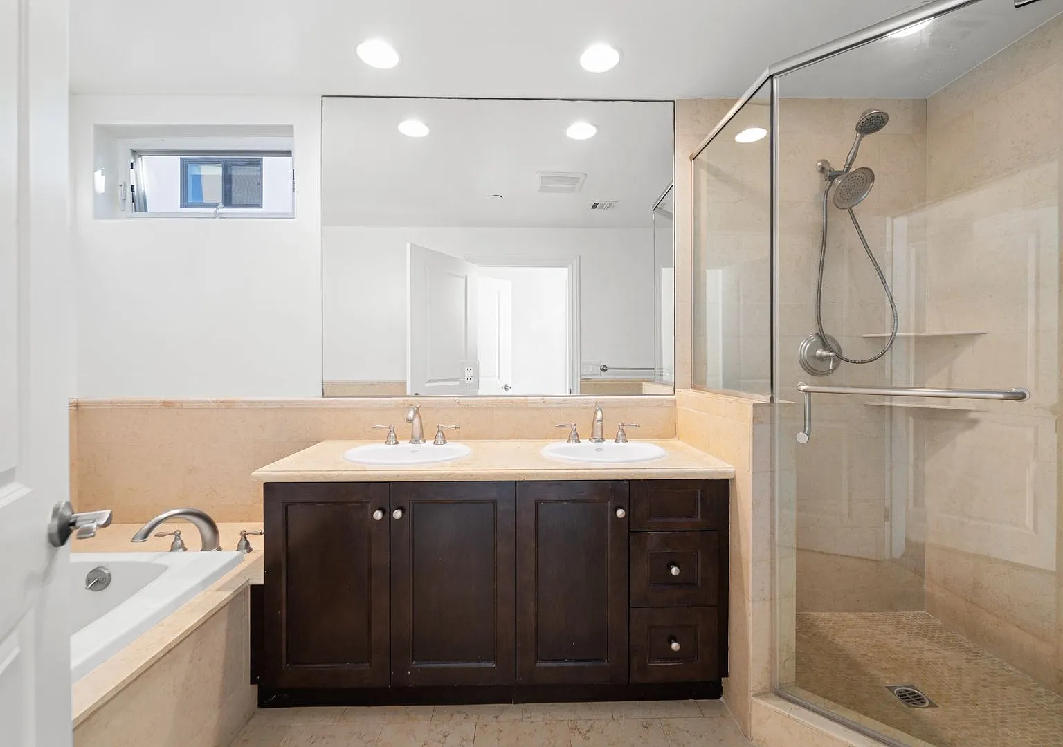Holt Plaza, Llc — Photo 4