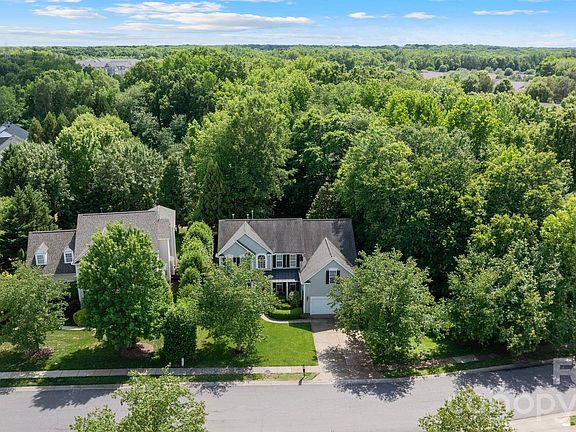 5th image of 1020 Butterburr Dr