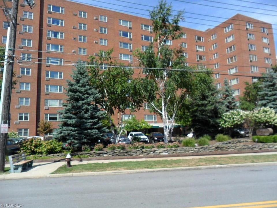 1st image of 11820 Edgewater Dr APT 910