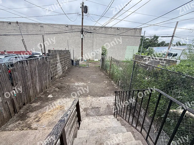 1028 Langham Ave — Photo 8