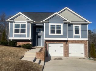 7393 Pfizer Dr, Ooltewah, TN 37363