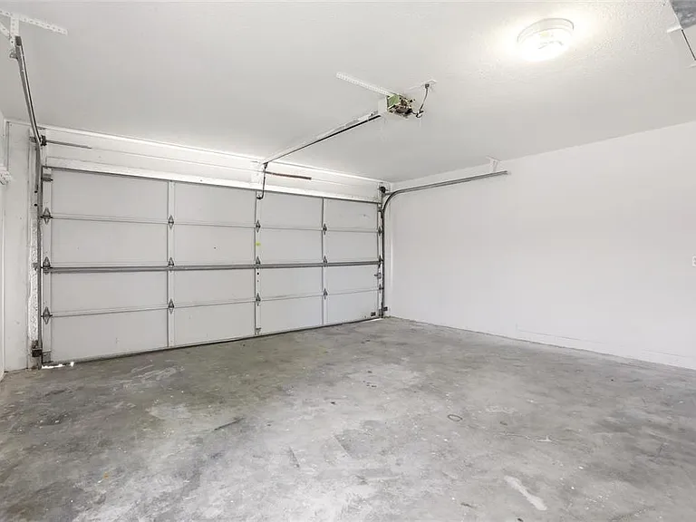 830 Columbia St — Photo 44