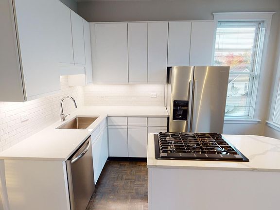 2nd image of 3043 N Kenmore Ave #3F